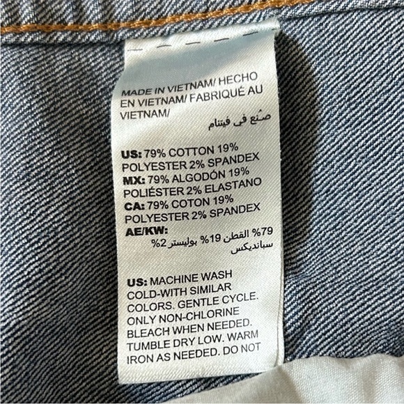 Chico's | Women’s Medium Blue Denim Long Line Button Front Jean Jacket Sz 12-14 - Picture 13 of 15